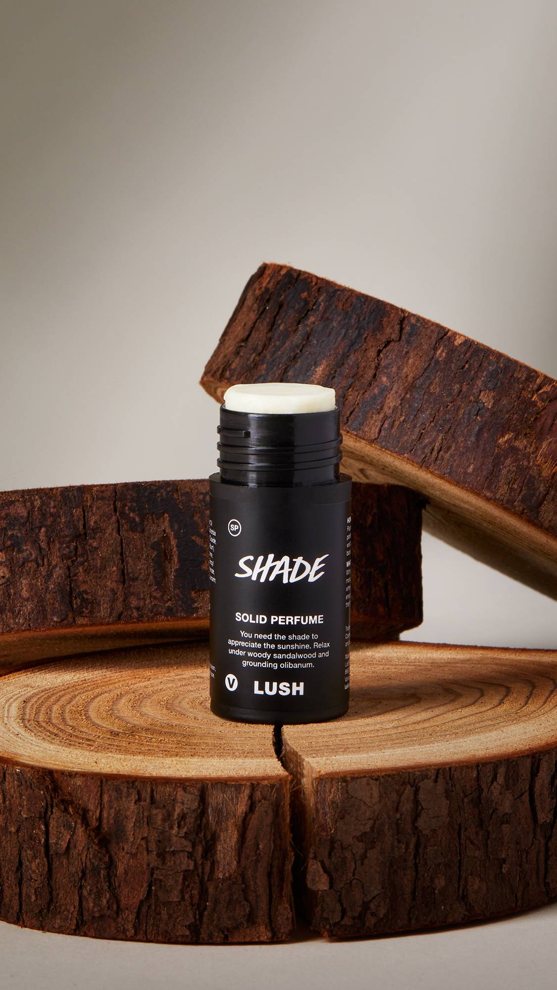 Shade - US 8395